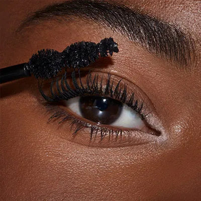 Close-up of eyelashes being volumized with KIKO Milano's long-lasting black mascara, demonstrating the mascara wand's precision and lash coverage."